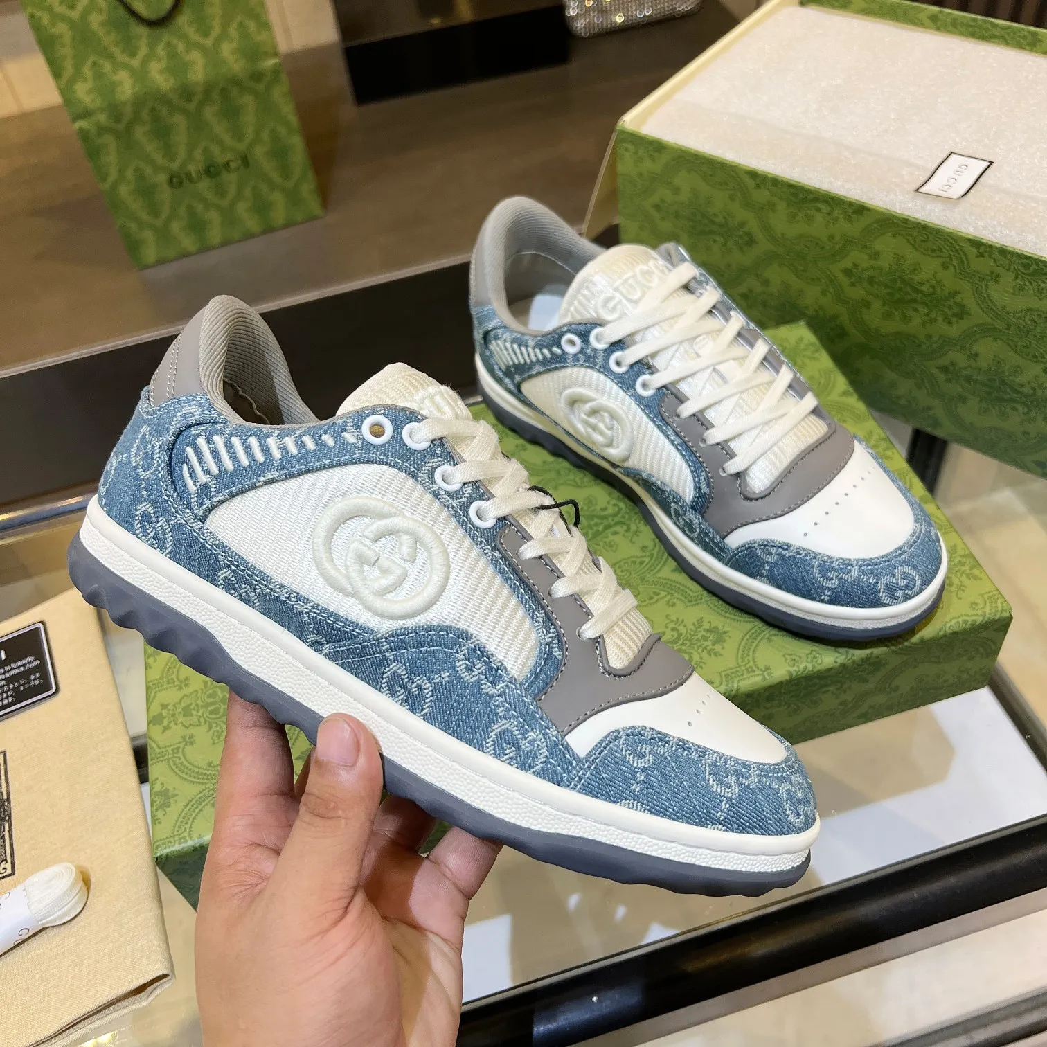 👟👟Ex-factory price 520👟👟 Top version, full styling effect, instant sales of the common practice of soft treading in the market, 💣💣💣Gucci2023 early spring Gucci G home latest hot style MAC80 sports shoes couple style casual retro distressed dirty shoes small dirty shoes small white shoes🌸🌸🌸 original purchase and development Production Gucci MAC80 new hot-selling series. The exquisite and compact interlocking double G logo romantically interprets the aesthetic concept of this series. Made of off-white leather, ▪️Material: original customized imported first-layer cowhide ▪️Inner lining: original customized imported breathable mesh ▪️Outsole: original molded two-color TPU outsole ▪️Sole thickness: 3CM ▪️Size: women's 35-40 / men's 39-45